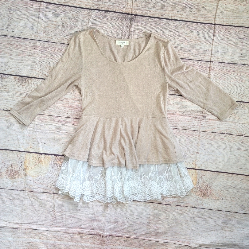 Umgee 3/4 Sleeve Cream Top with White Lace Layer Size Small